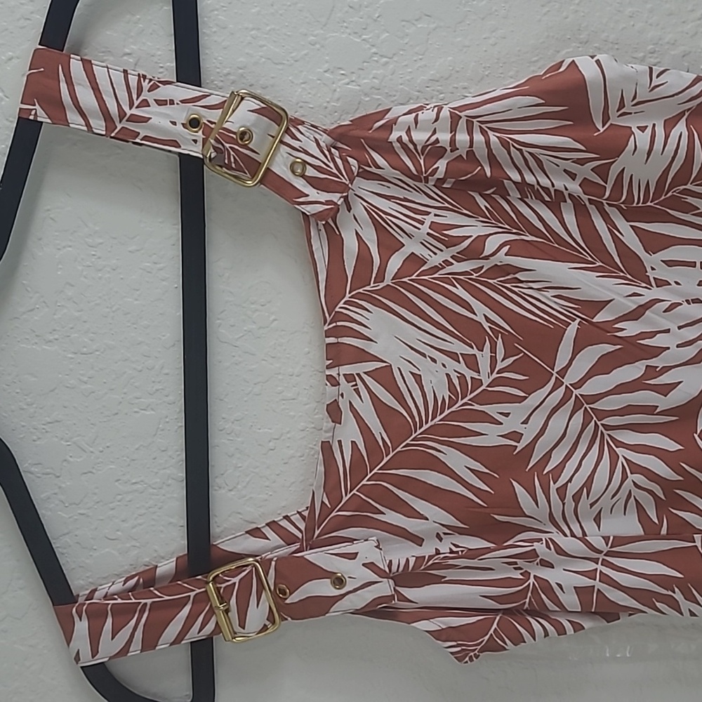 Derek Heart Red and White Leaf Print Jump Suit  Size M - Picture 3 of 9